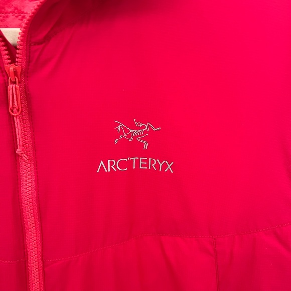 Arc’teryx Atom SL lightweight hooded jacket - Picture 9 of 13